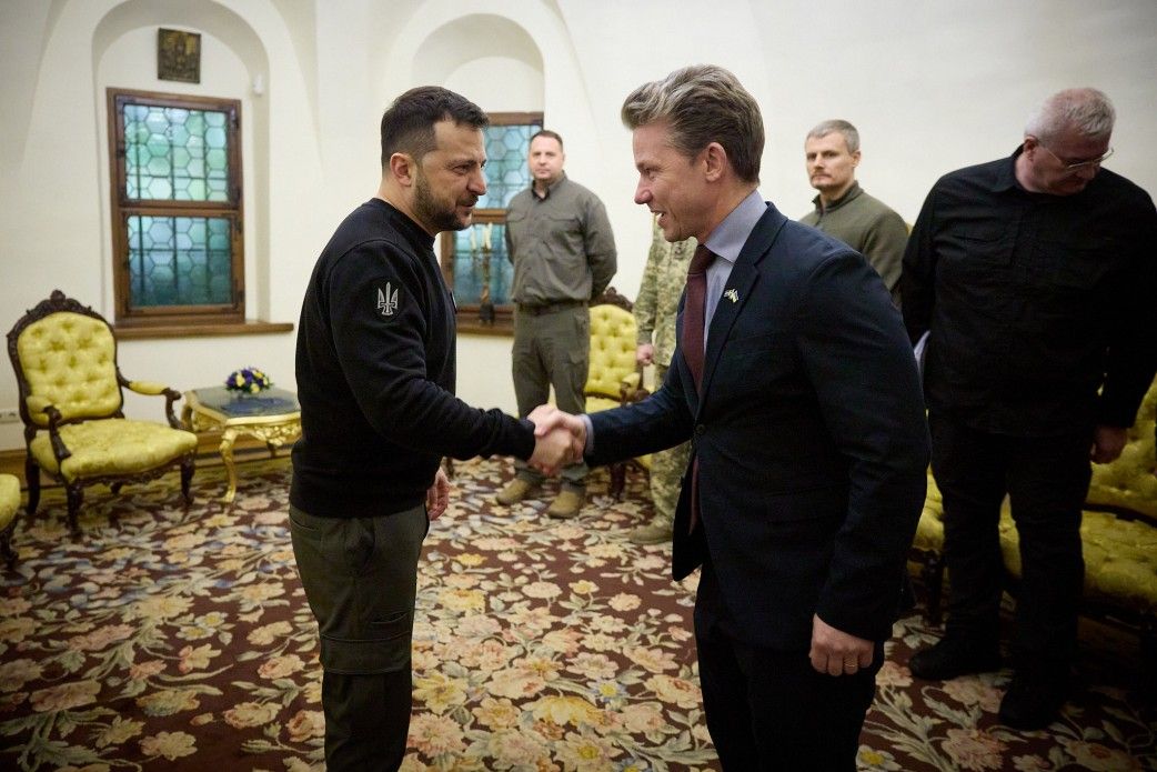 Zelensky discusses potential security guarantees, joint weapons production with Swedish Defense Minister