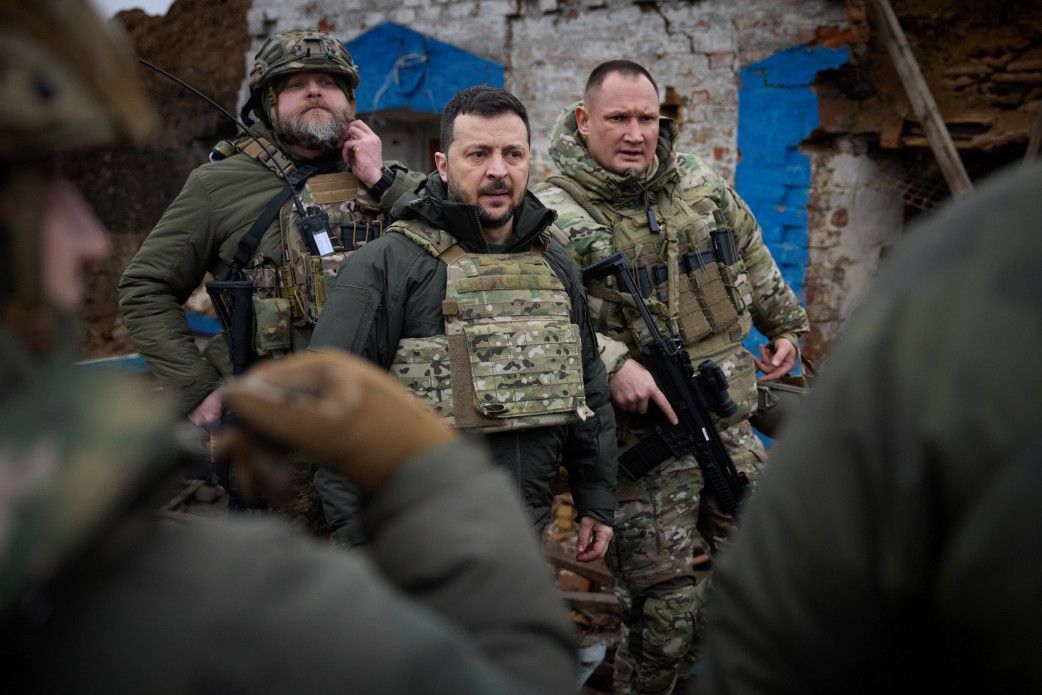 Zelensky visits front-line troops in Zaporizhzhia Oblast