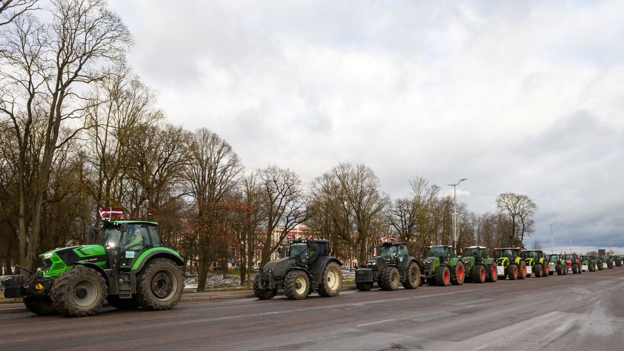 Latvian farmers protest Russian, Belarusian food imports