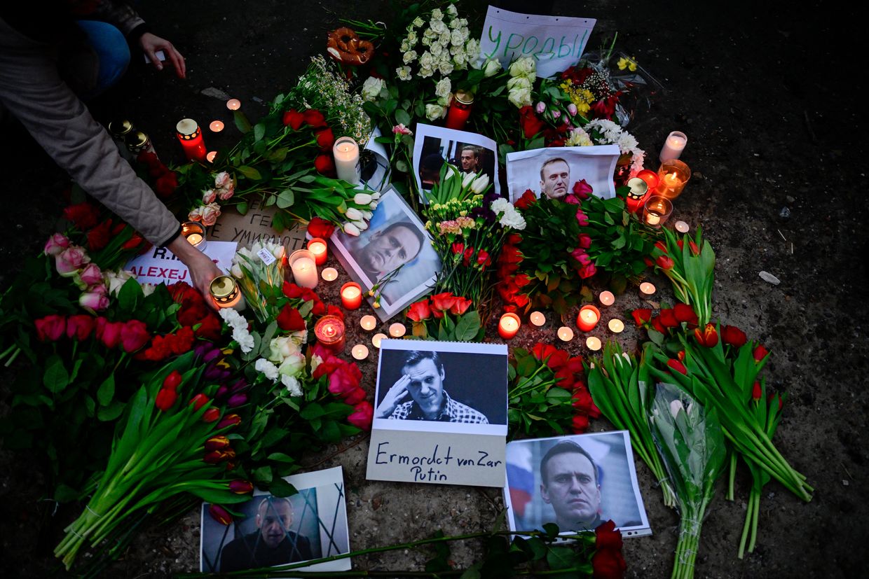 Russian prison authorities release Navalny's body