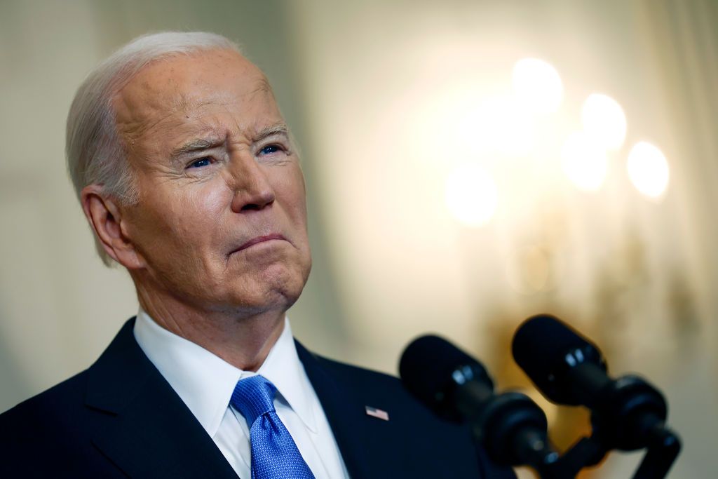 Biden meets with Congress leaders to discuss government funding, Ukraine aid package