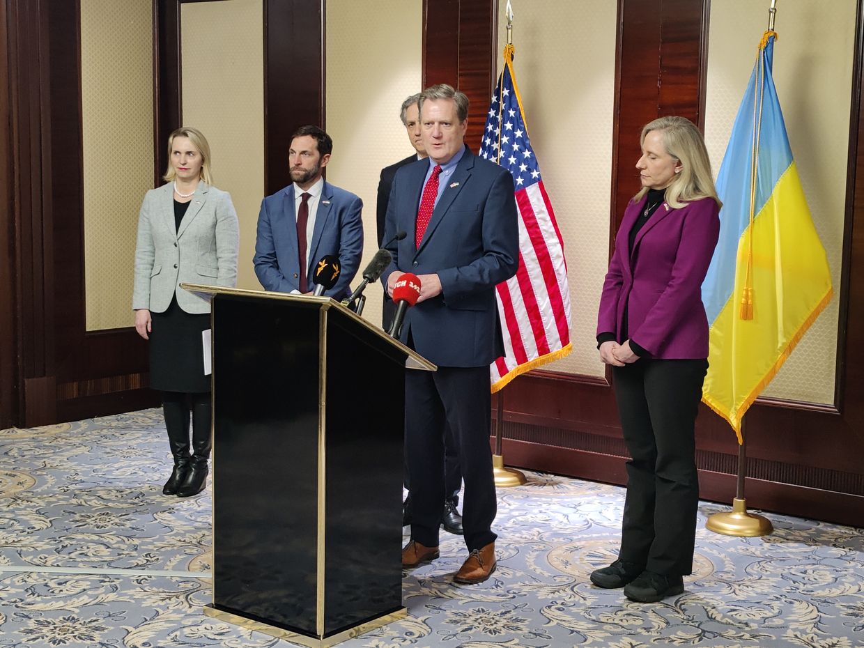 US House members express 'overwhelming' support for Ukraine aid during visit to Kyiv