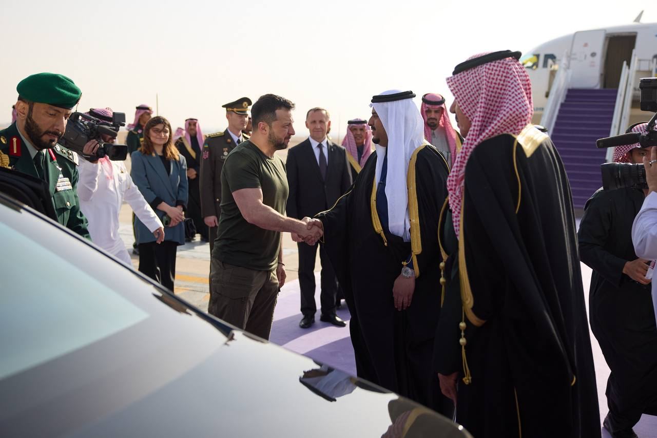 Zelensky arrives in Saudi Arabia for talks with crown prince