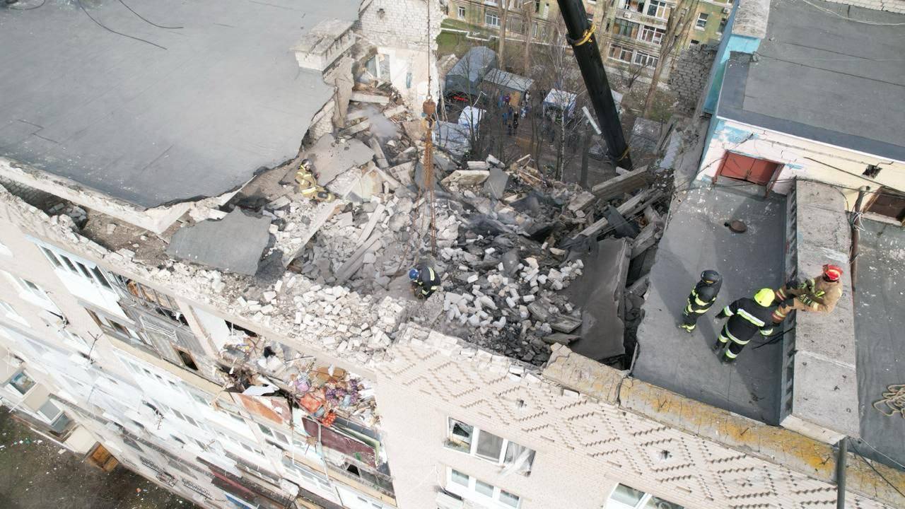 Body found under rubble of Dnipro apartment hit in Russian attack