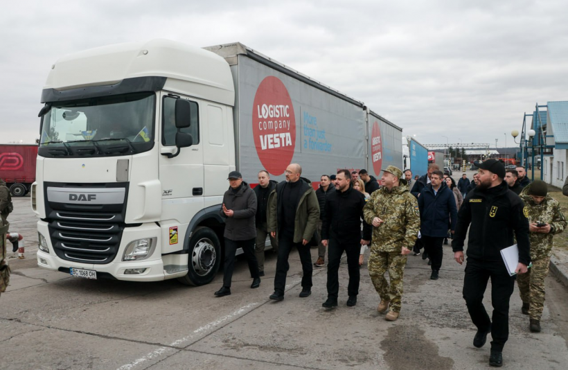 Ukrainian government visits border, proposes plan to Poland to solve blockade