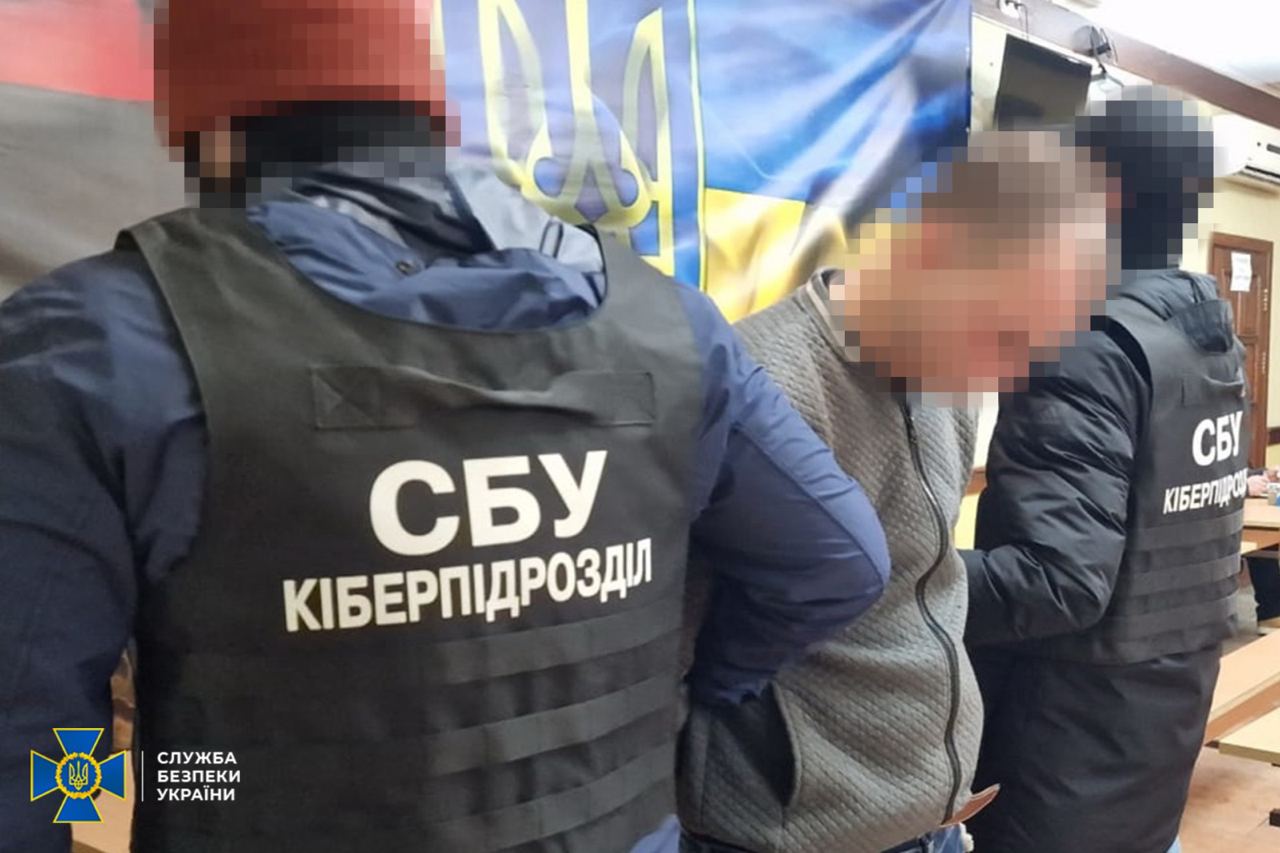 SBU: 2 alleged Russian agents caught helping FSB plan missile strikes in Kyiv and Odesa