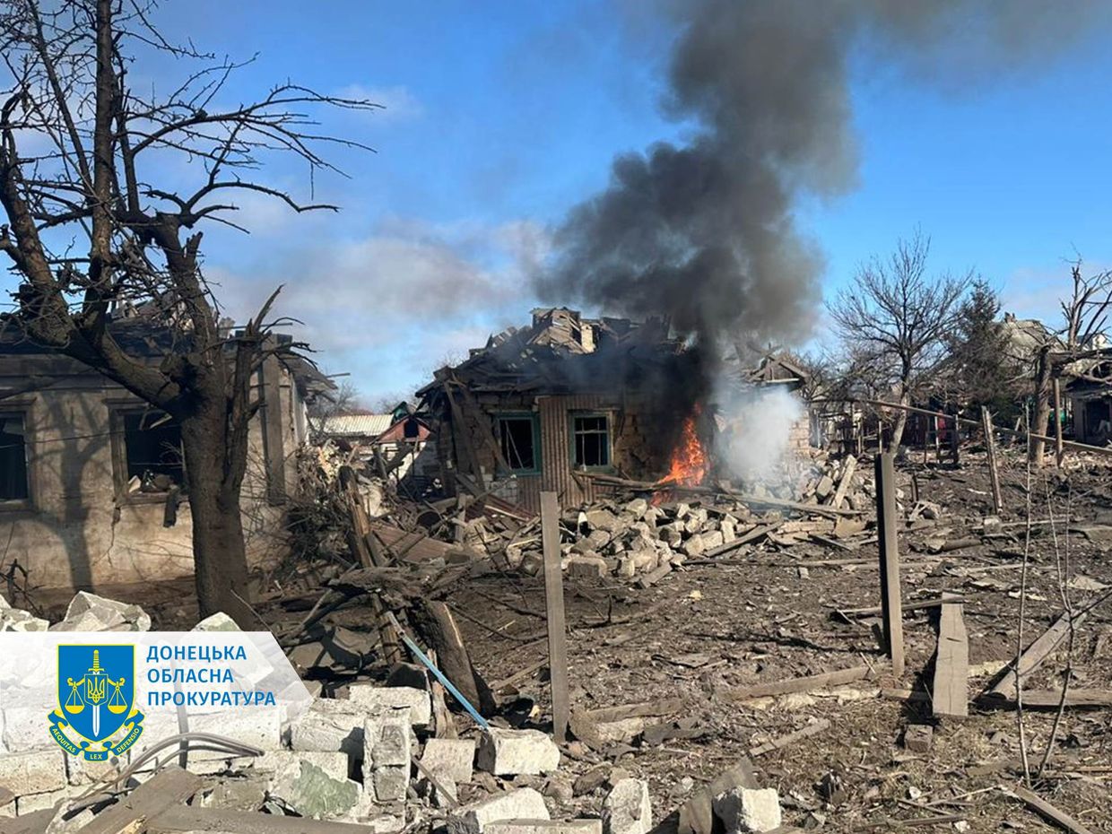Russian airstrike on Toretsk in Donetsk Oblast wounds 3