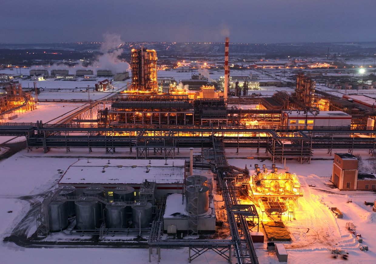 FT: US reportedly tells Ukraine to stop striking Russian oil refineries