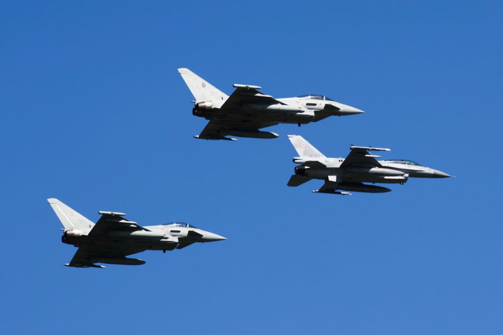 Nederland levert deze zomer zijn eerste F-16’s aan Oekraïne, zegt een Nederlandse minister
