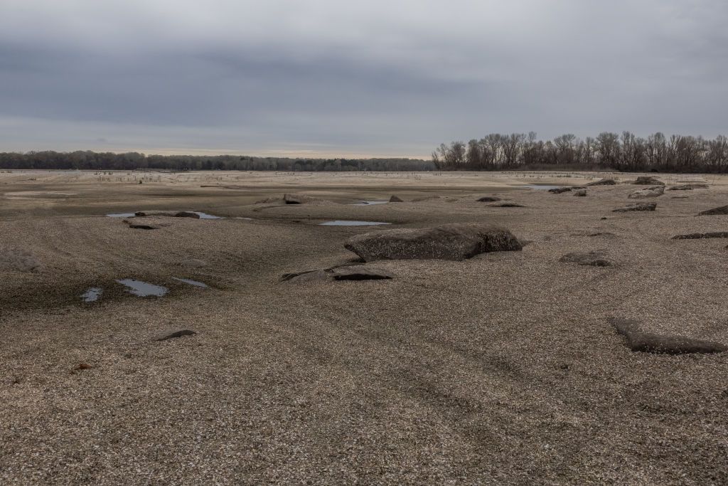 Water slowly returning to Kakhovka Reservoir after spring snowmelt