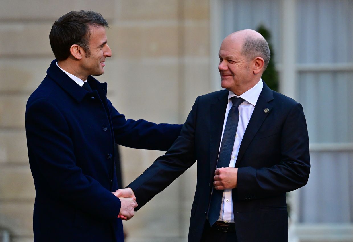 WSJ: Macron privately pushed Biden, Scholz to adopt 'strategic ambiguity' toward Russia