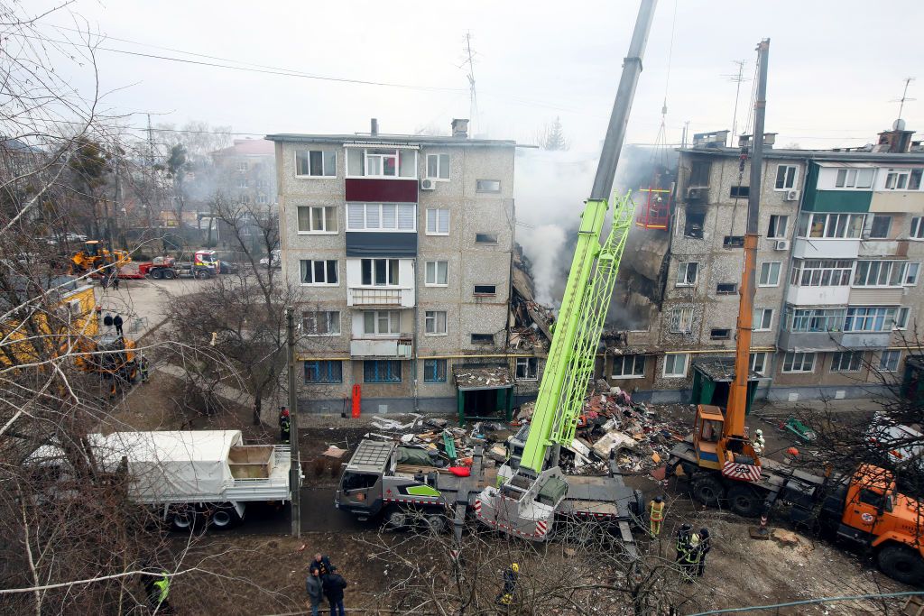 Zelensky visita la región de Sumy y examina las fortificaciones