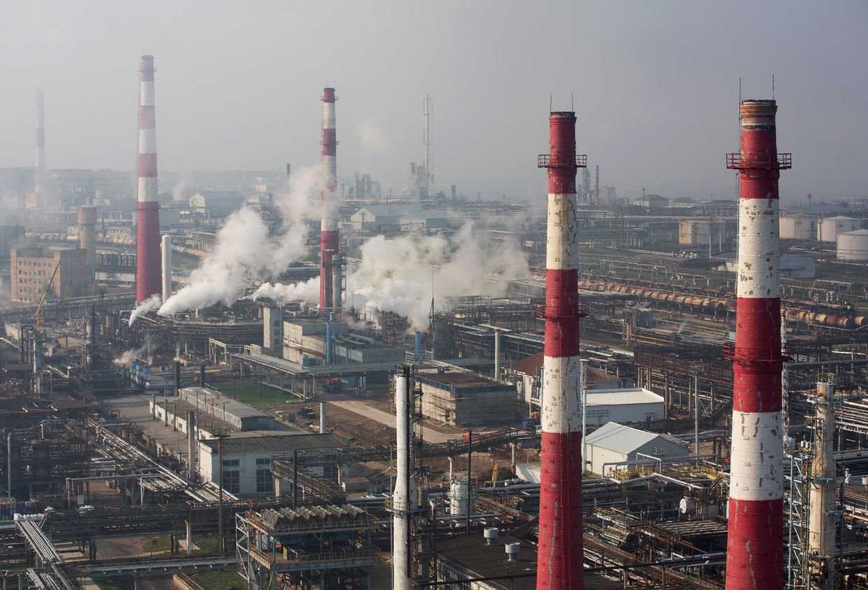 Россия сообщила о пожаре на Волгоградском нефтеперерабатывающем заводе