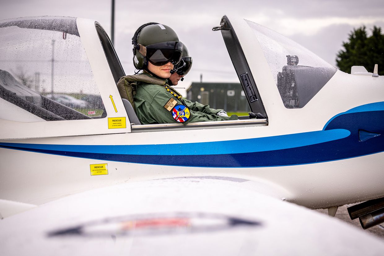 UK Defense Ministry: First 10 Ukrainian pilots complete RAF flight training