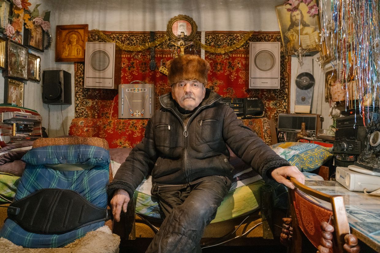 The man who refuses to leave his museum-like house in front-line Chasiv Yar