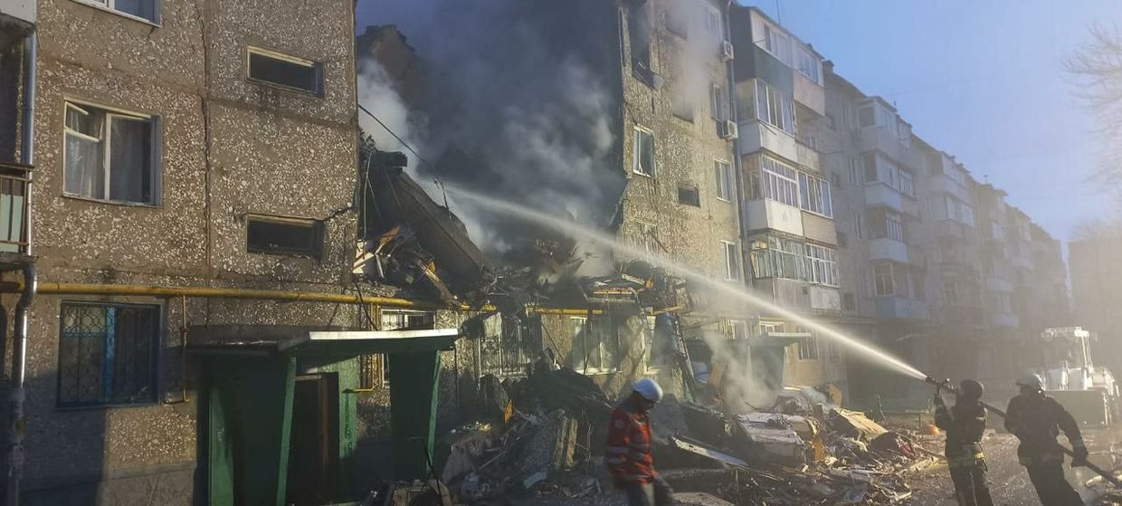 Russian drone attack destroys apartment building in Sumy, injures 8, 3 possibly under rubble