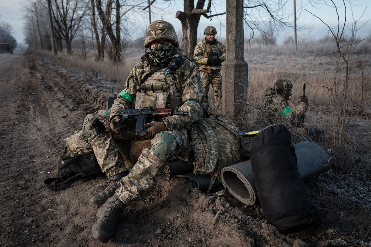 Zelensky visits soldiers undergoing medical treatment in Donetsk Oblast