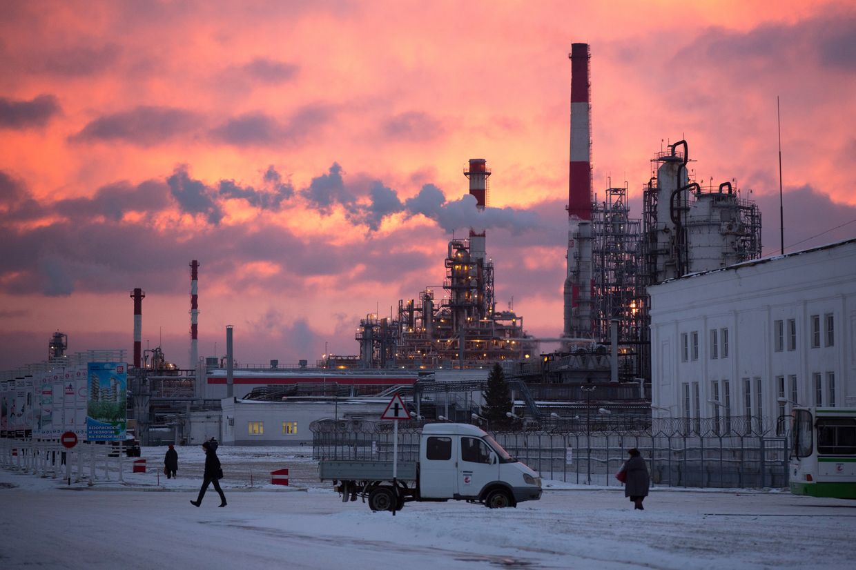 Politico: Russia low on fuel after Ukrainian strikes on oil refineries