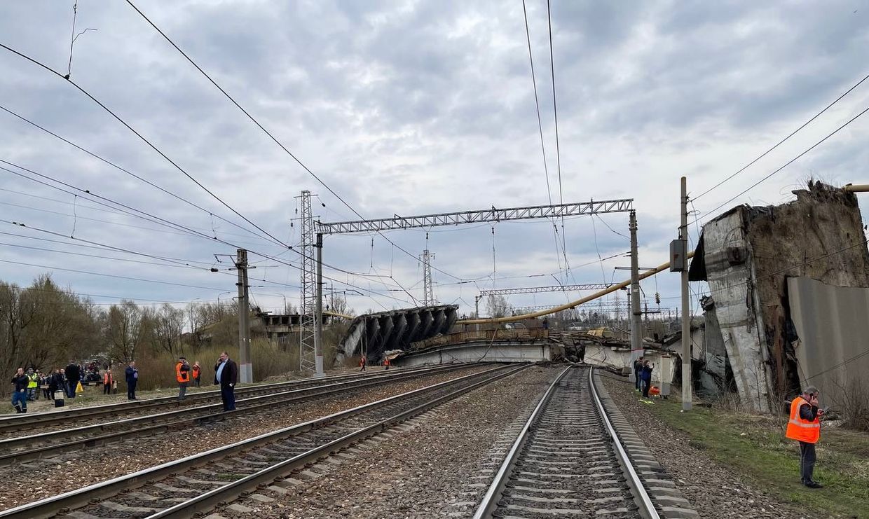 Bridge collapses in Russia’s Smolensk region, killing 1, injuring 5