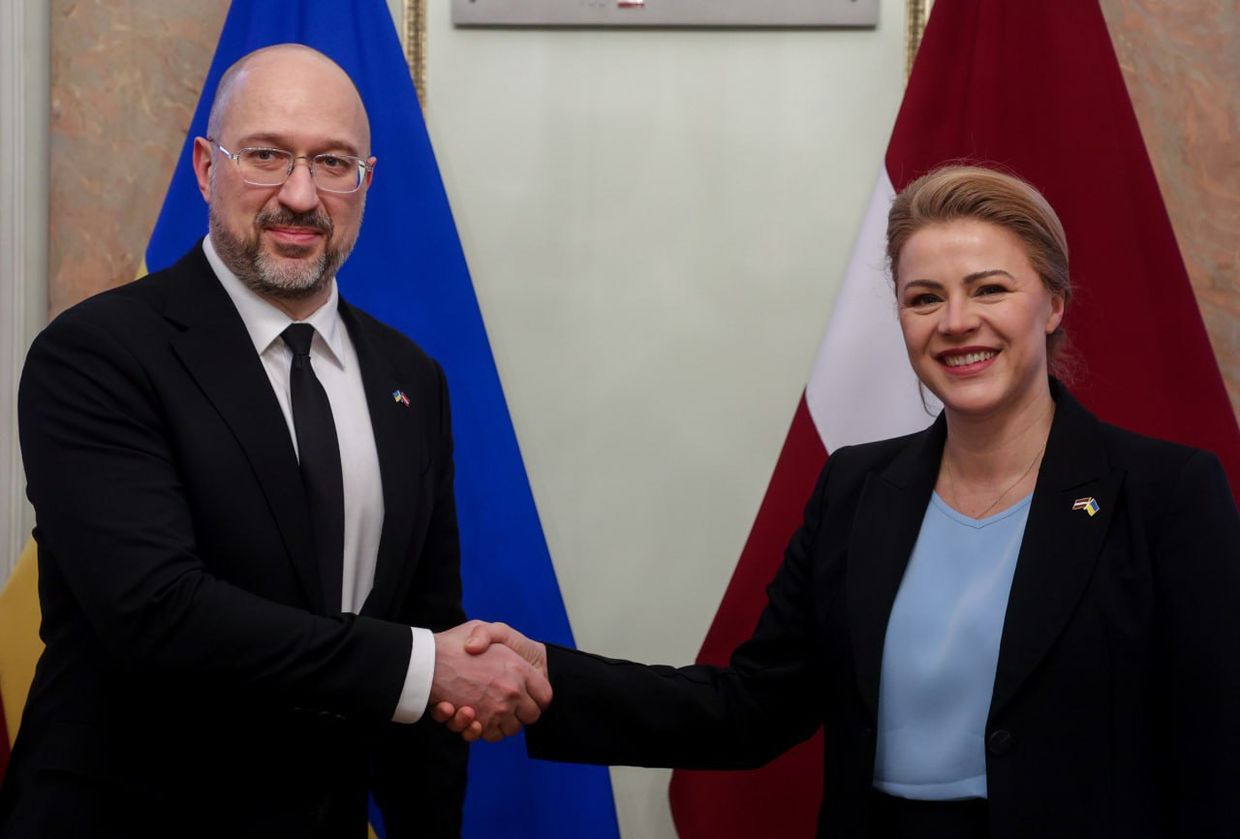 Shmyhal arrives in Latvia, meets Latvian PM