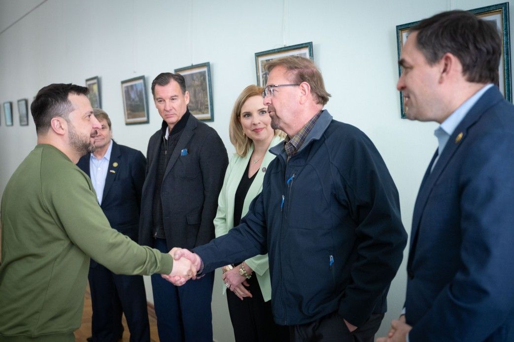 Zelensky meets bipartisan US Congress delegation, calls to pass Ukraine aid bill