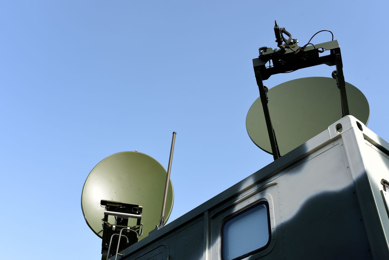 Расследование показало, что российские войска могут использовать спутниковые системы украинского производства.