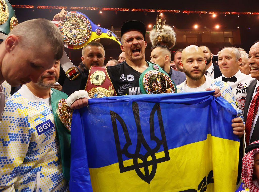 Oleksandr Usyk defeats Tyson Fury, claiming heavyweight world champion title