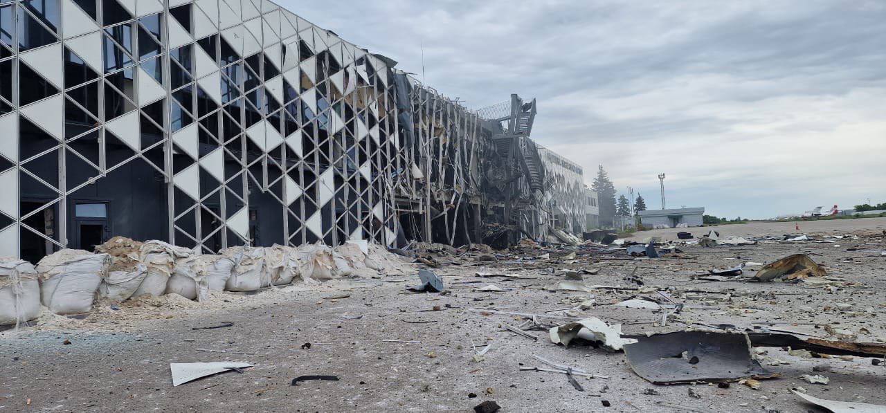 Russian strike hits Zaporizhzhia airport terminal