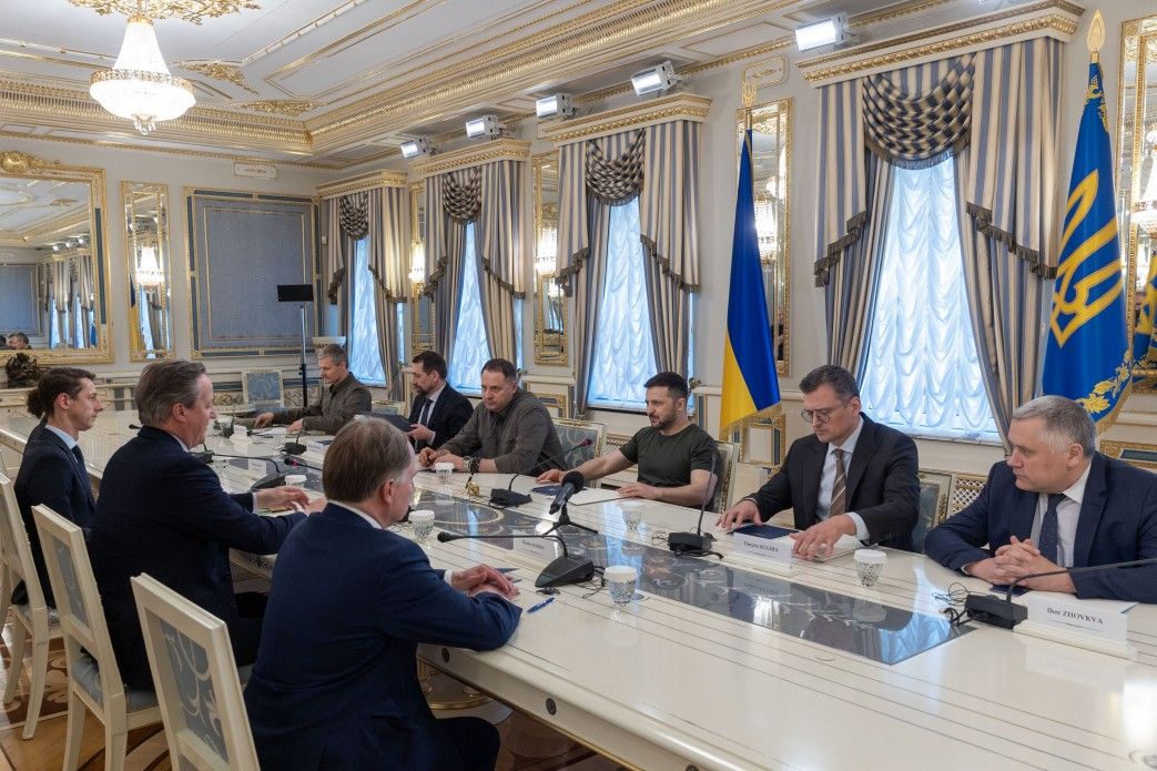 Zelensky meets UK foreign secretary in Kyiv