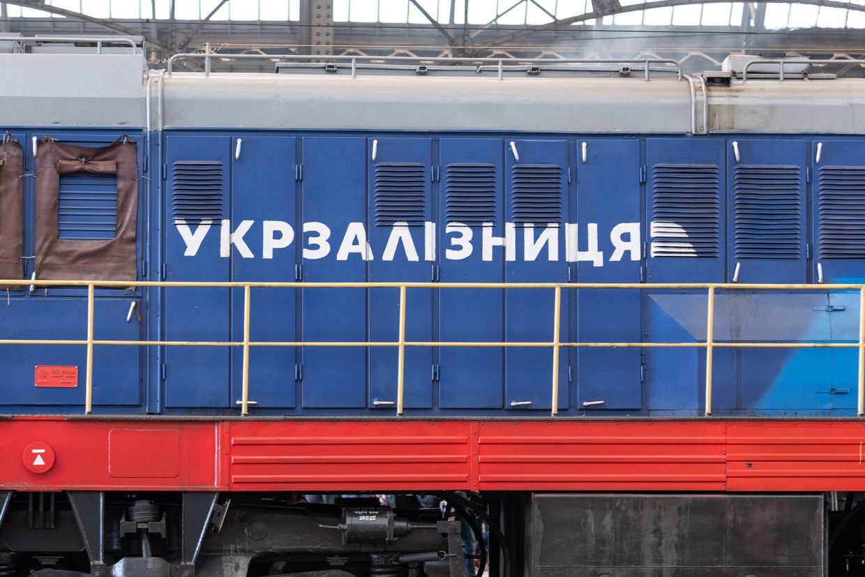Poland grants Ukrzaliznytsia license for freight transport