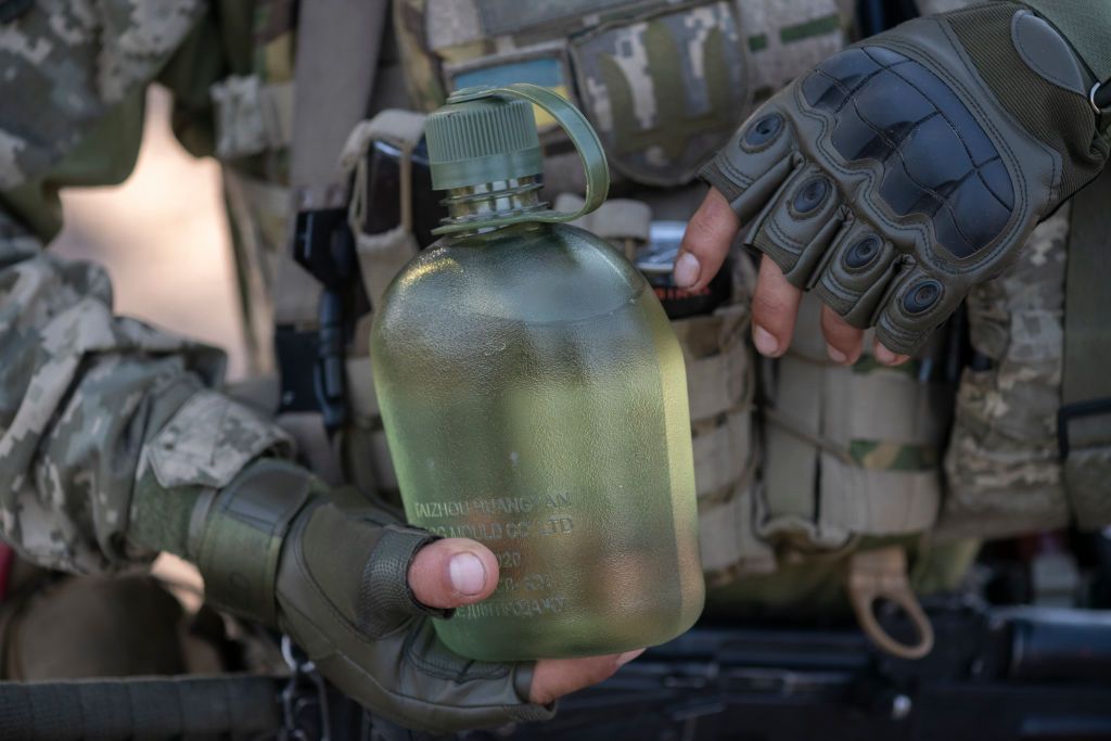 Defense Ministry bought plastic flasks for army at 3 times market rate, investigation finds