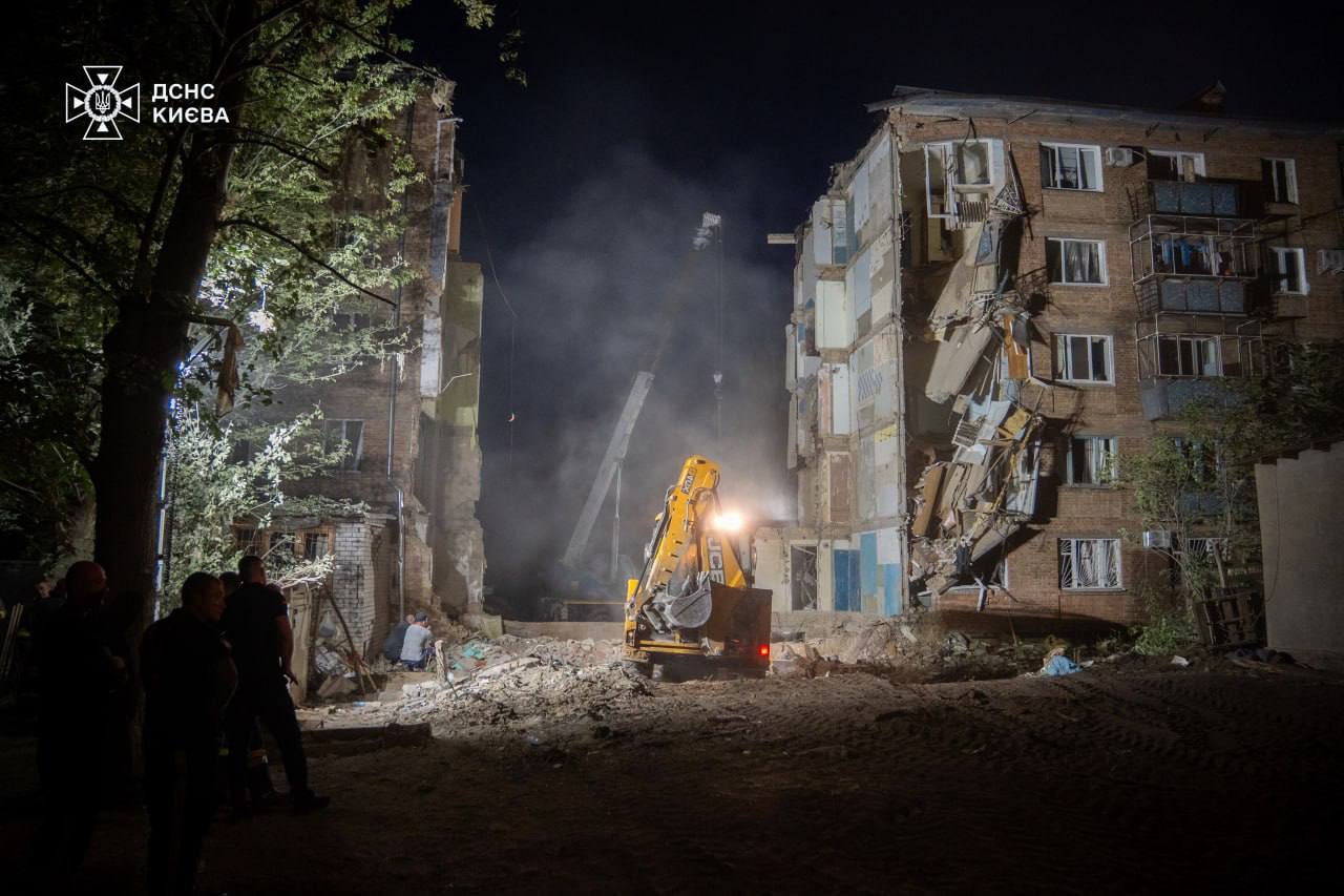 Rescue workers end rescue operations in Kyiv after massive rocket attack