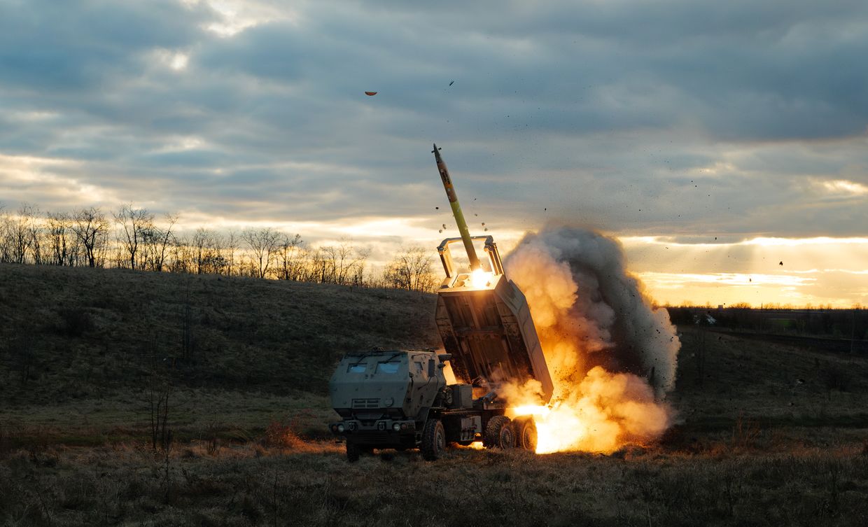 M142 HIMARS launched a rocket on a Russian position in an Unspecified location