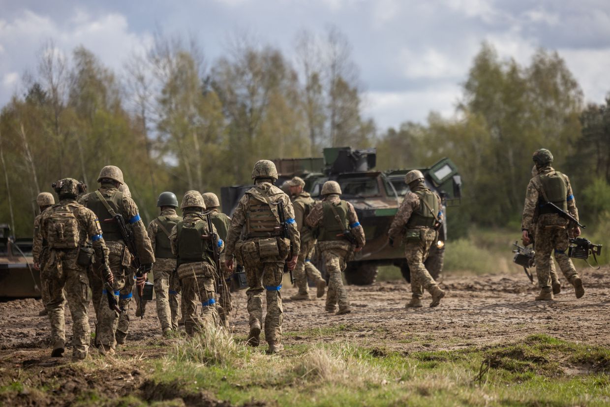 Ukrainian soldiers prepare to take part in military training with French servicemen in Poland. 