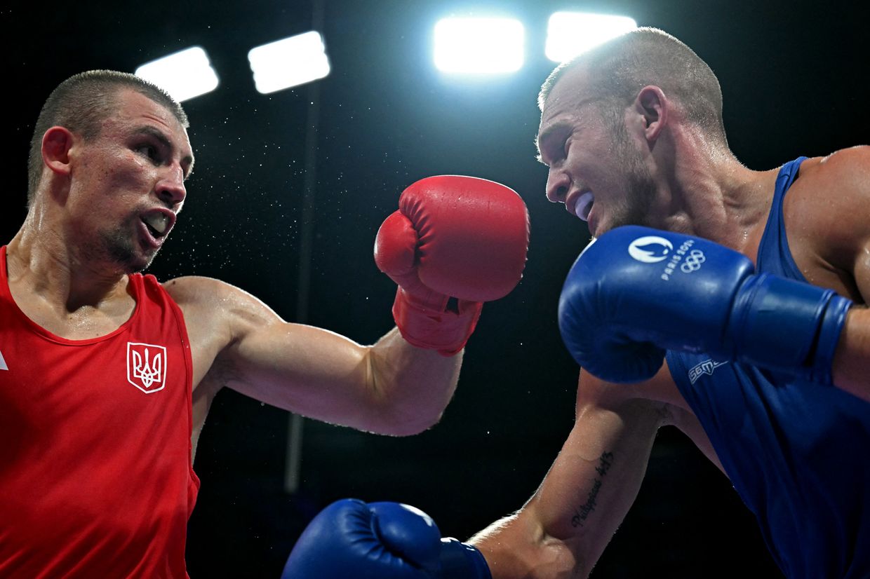 Ukrainian boxer Oleksandr Khyzhniak reaches Olympic quarter-final