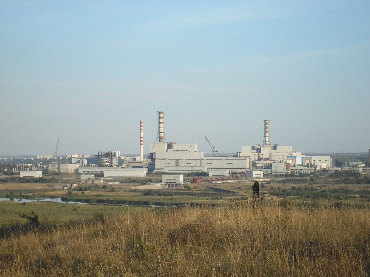 Russian forces dig trenches near Kursk nuclear plant as Ukrainian troops advance, BBC reports