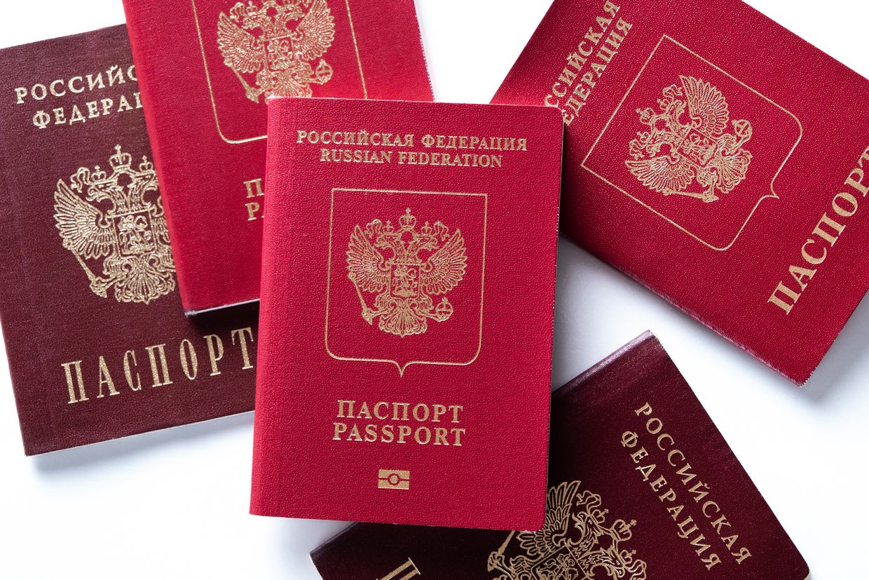 Vladimir Putin signed a decree, allowing foreigners to apply for temporary residence