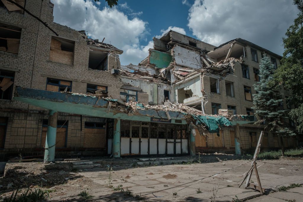 Russian troops are approaching the town of Selydove in Donetsk Oblast.