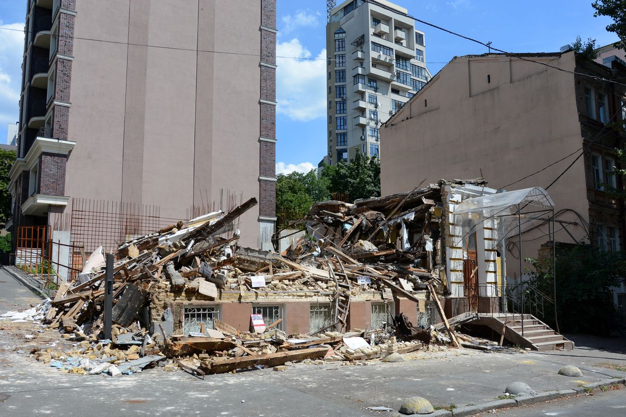 Rubble of a manor house of the second half of the 19th century lies piled up illegally demolished in the historic center because of the construction of a new building