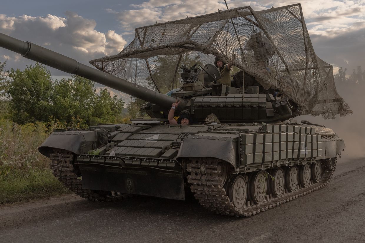 Ukrainian forces 'strengthen' their positions in Kursk Oblast, Syrskyi says