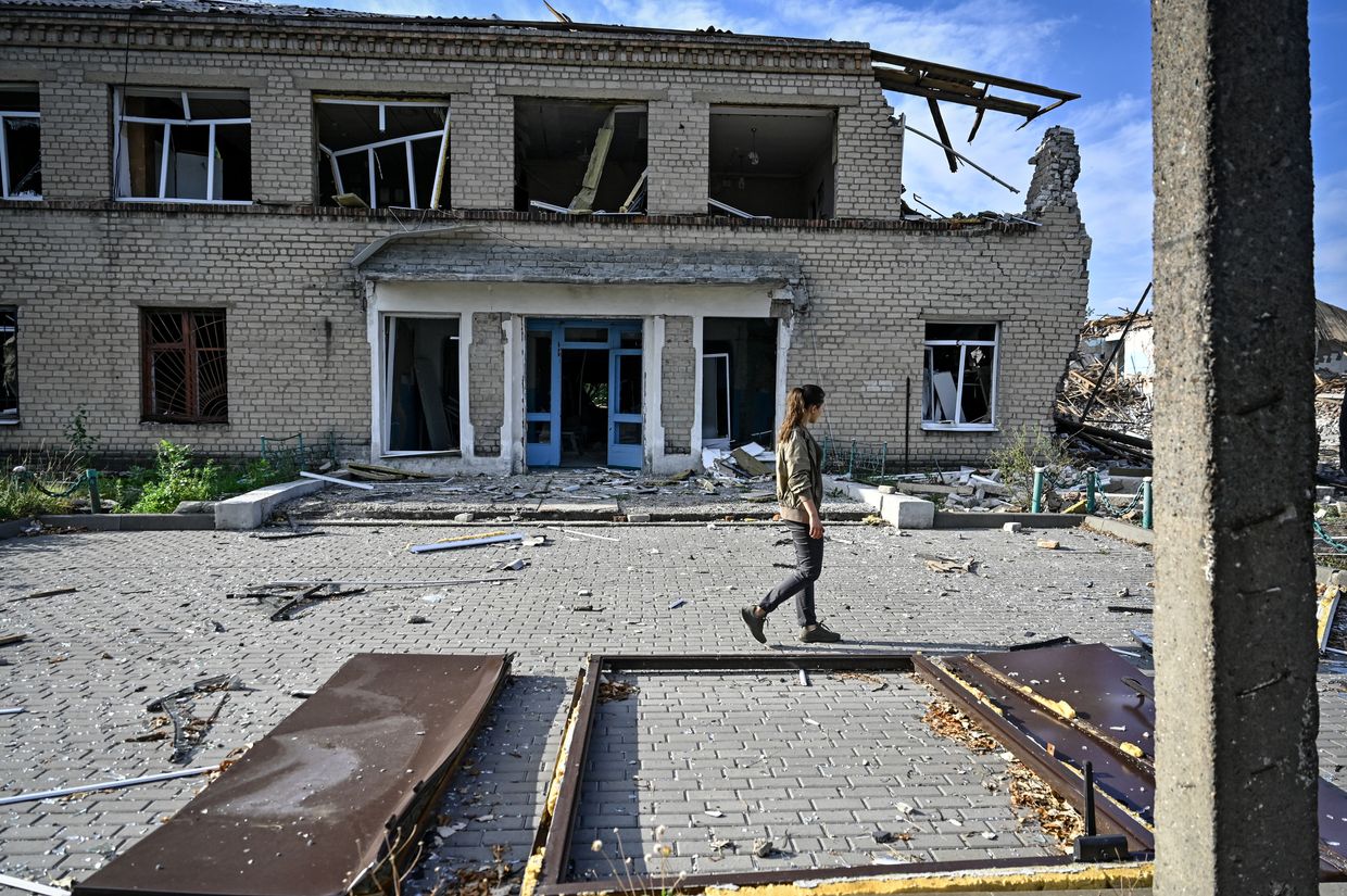 Myrnohrad residents evacuating as Russian forces reach 6 km from the town