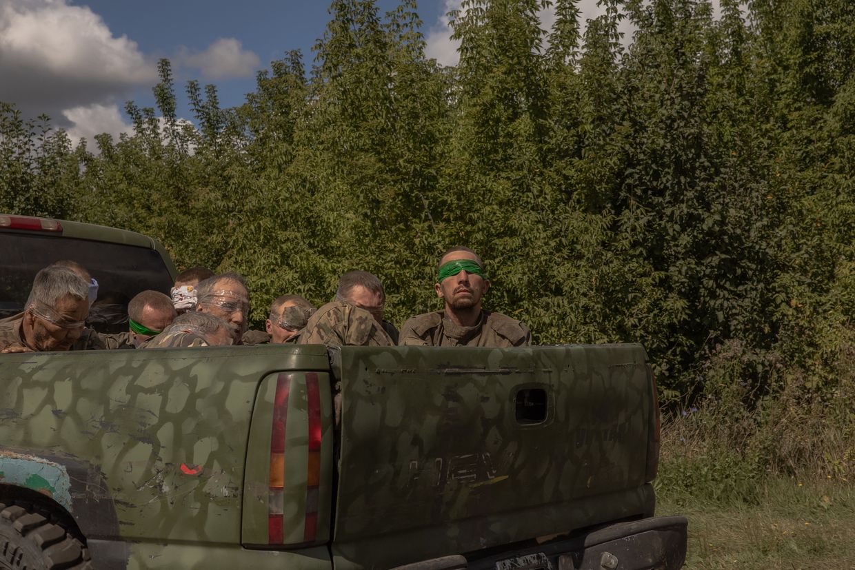 Ukraine captures over 100 Russian troops in Kursk Oblast in less than a day, Syrskyi says