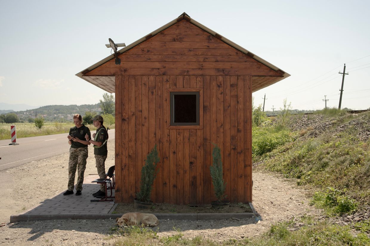 Men attack Ukrainian border guard while trying to illegally cross into Romania