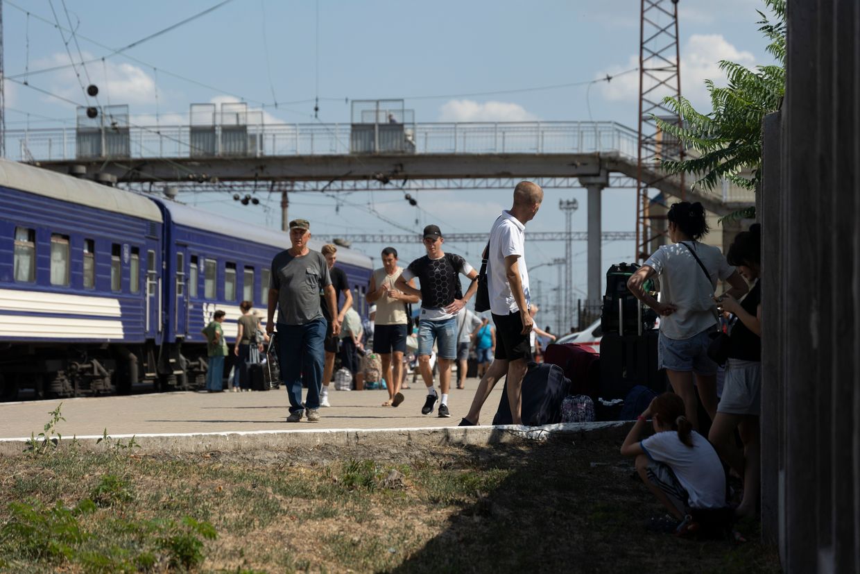 38,000 people remain in Pokrovsk as Russia closes in on the Donetsk Oblast town, governor says