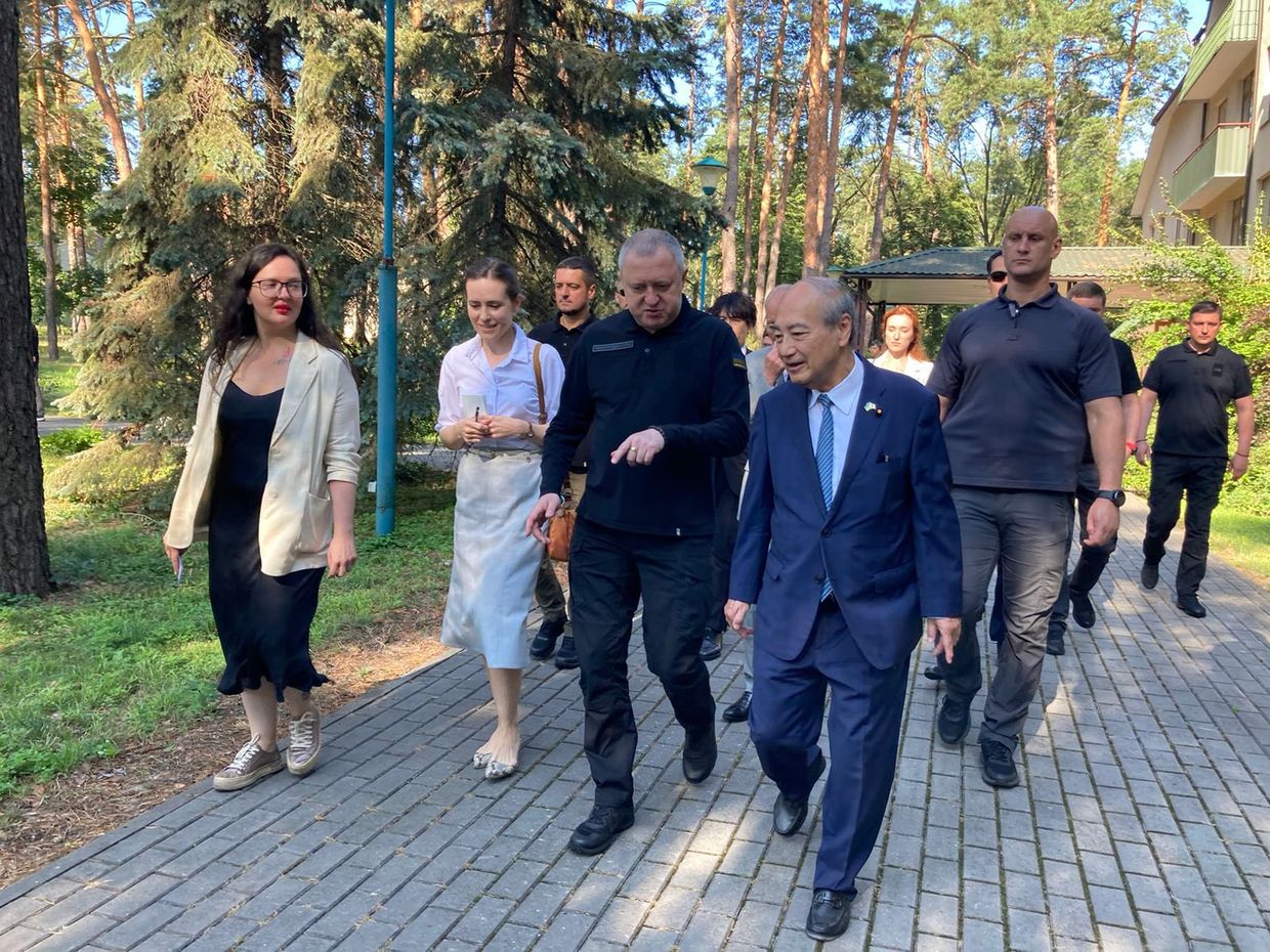 Japanese Justice Minister Ryuji Koizumi (front right) and Ukraine's Prosecutor General Andrii Kostin.