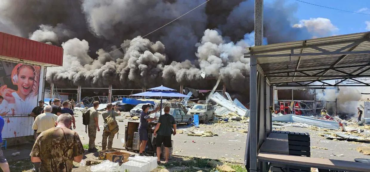 Russian strike on supermarket in Konstantinovka: 2 dead, 17 wounded reported | УНН