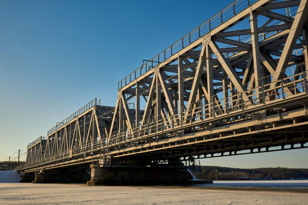 Explosions damage railway bridge in Samara Oblast, Russian media reports