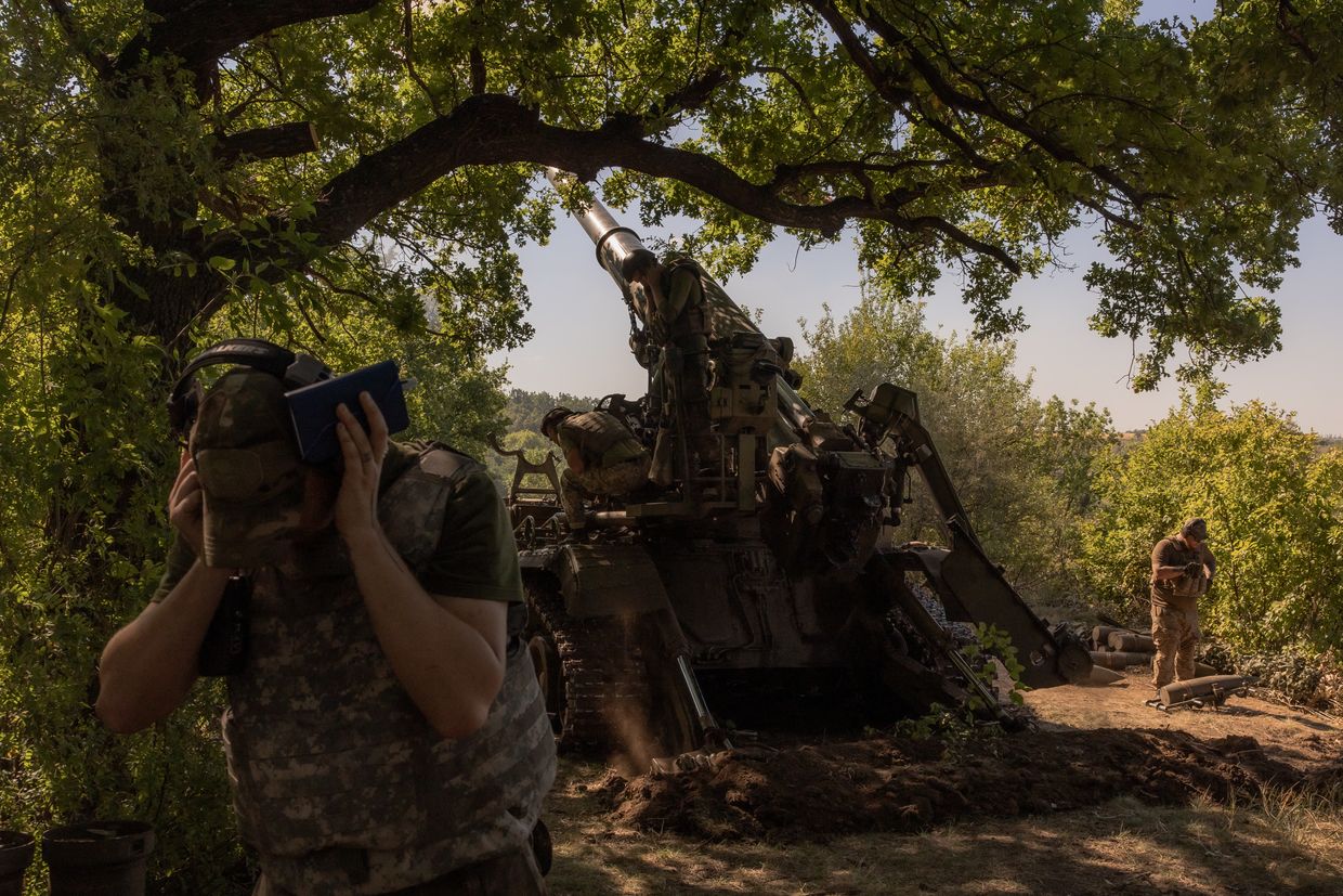 Ukrainian servicemen of the 43rd Artillery Brigade fire self-propelled artillery 2S7 Pion toward Russian positions 