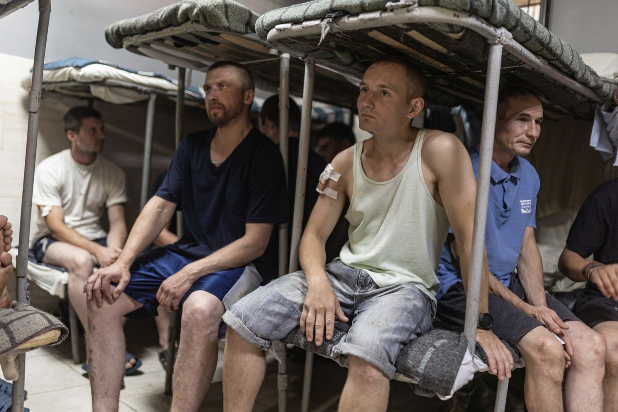 Ukraine captured almost 1,000 Russian soldiers during Kursk offensive, General Staff says