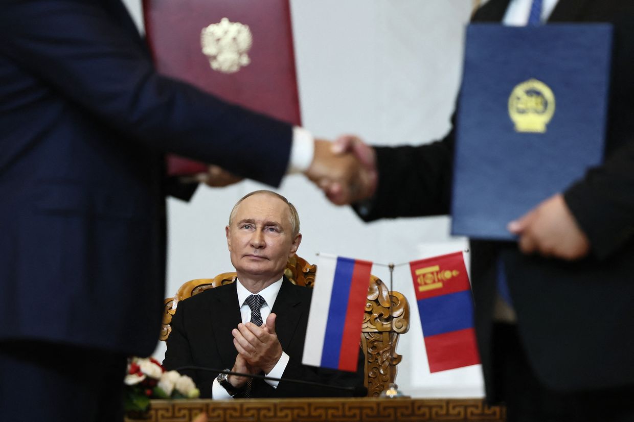 Vladimir Putin attends a signing ceremony with Mongolia's President 